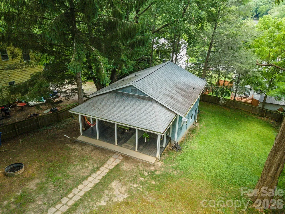 14 Border Street Black Mountain, NC 28711