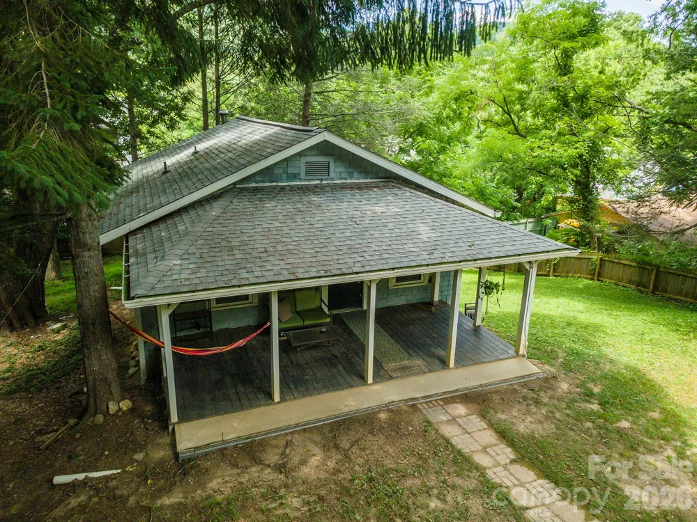 14 Border Street Black Mountain, NC 28711