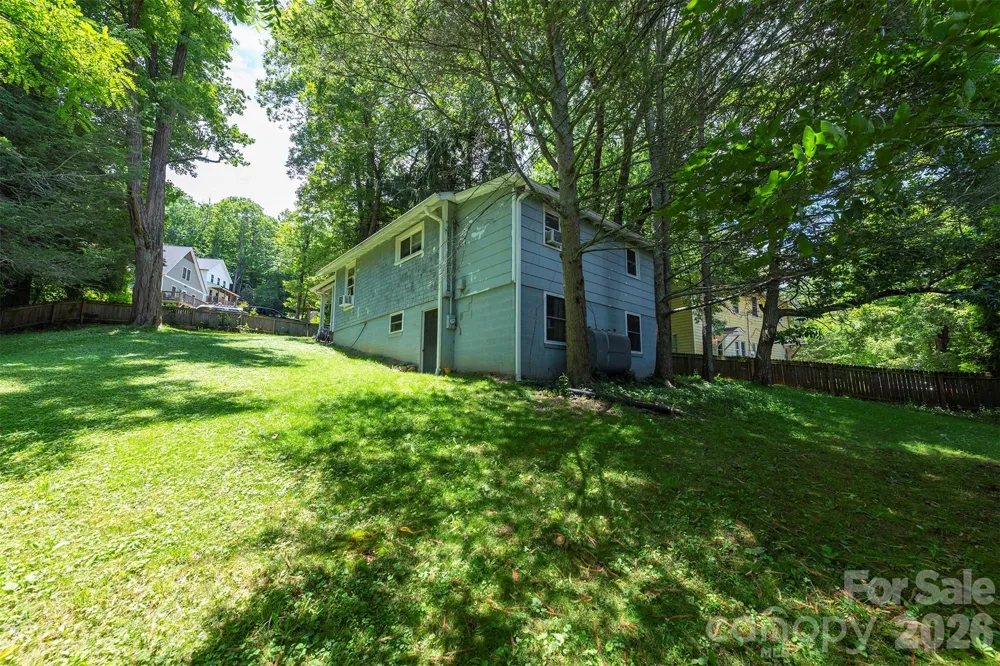 14 Border Street Black Mountain, NC 28711