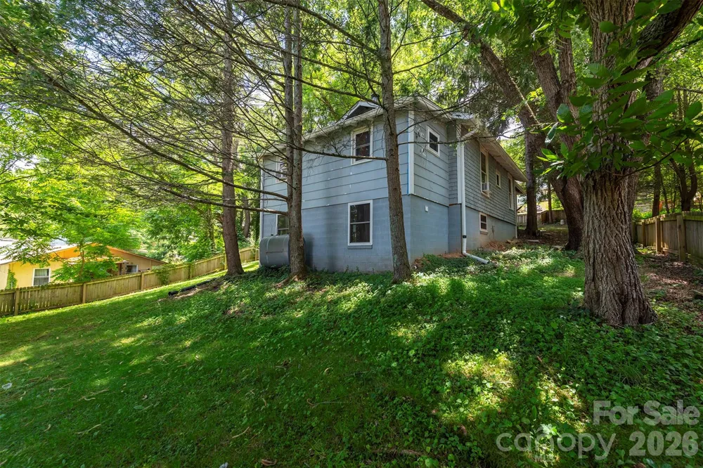 14 Border Street Black Mountain, NC 28711