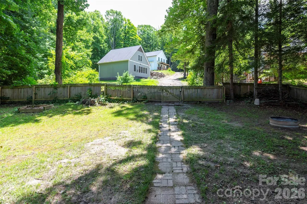 14 Border Street Black Mountain, NC 28711