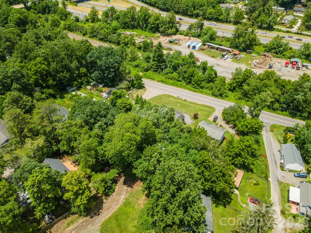 14 Border Street Black Mountain, NC 28711