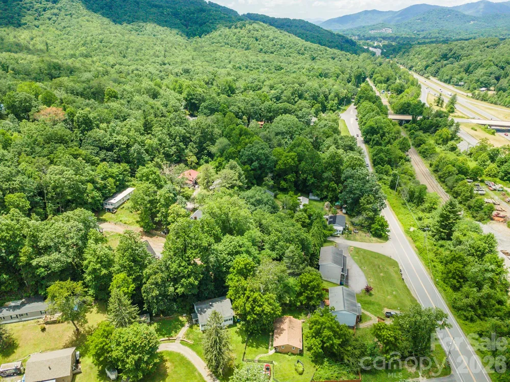 14 Border Street Black Mountain, NC 28711