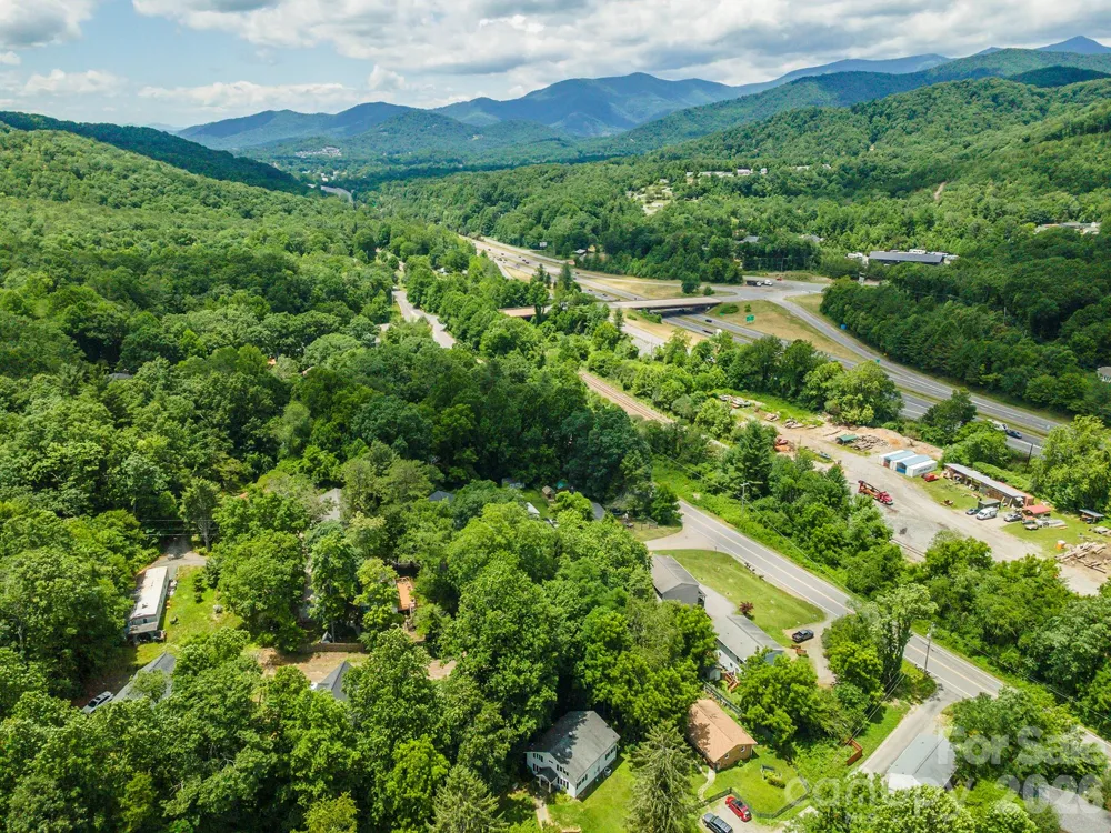 14 Border Street Black Mountain, NC 28711