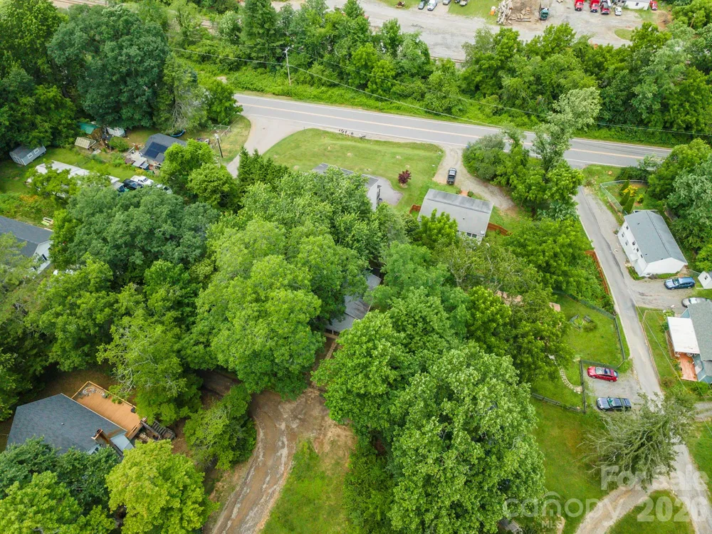 14 Border Street Black Mountain, NC 28711