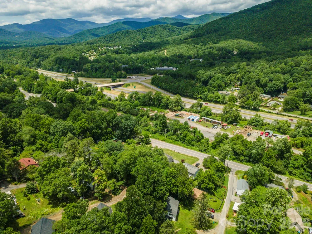 14 Border Street Black Mountain, NC 28711