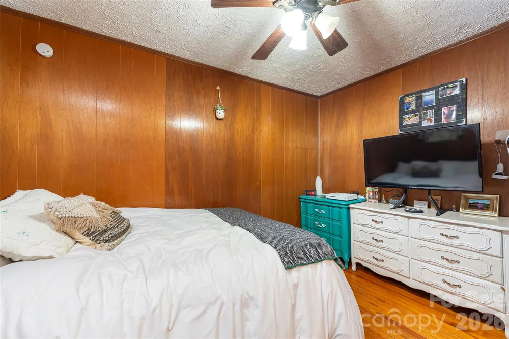 14 Border Street Black Mountain, NC 28711