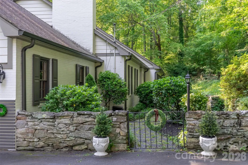 77 Oakwood Lane Sylva, NC 28779