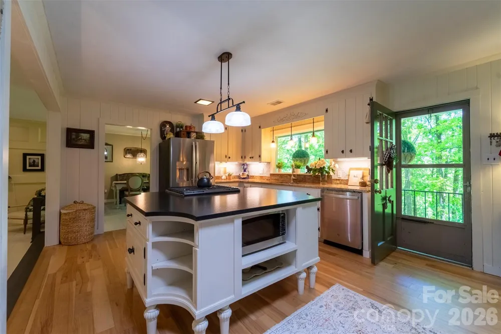77 Oakwood Lane Sylva, NC 28779