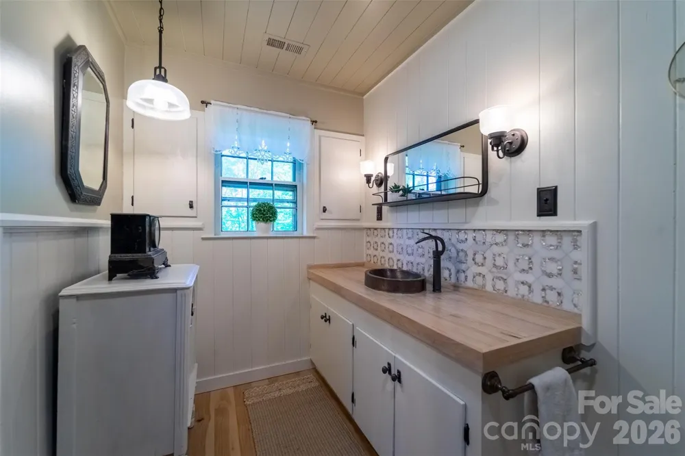 77 Oakwood Lane Sylva, NC 28779