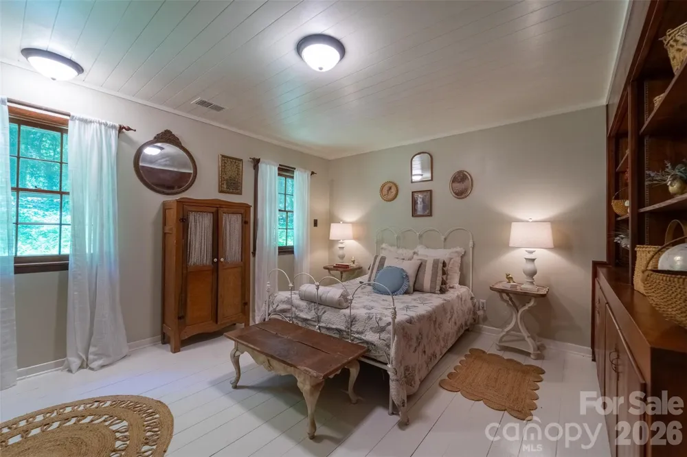 77 Oakwood Lane Sylva, NC 28779