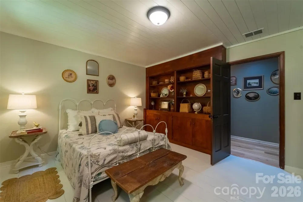 77 Oakwood Lane Sylva, NC 28779
