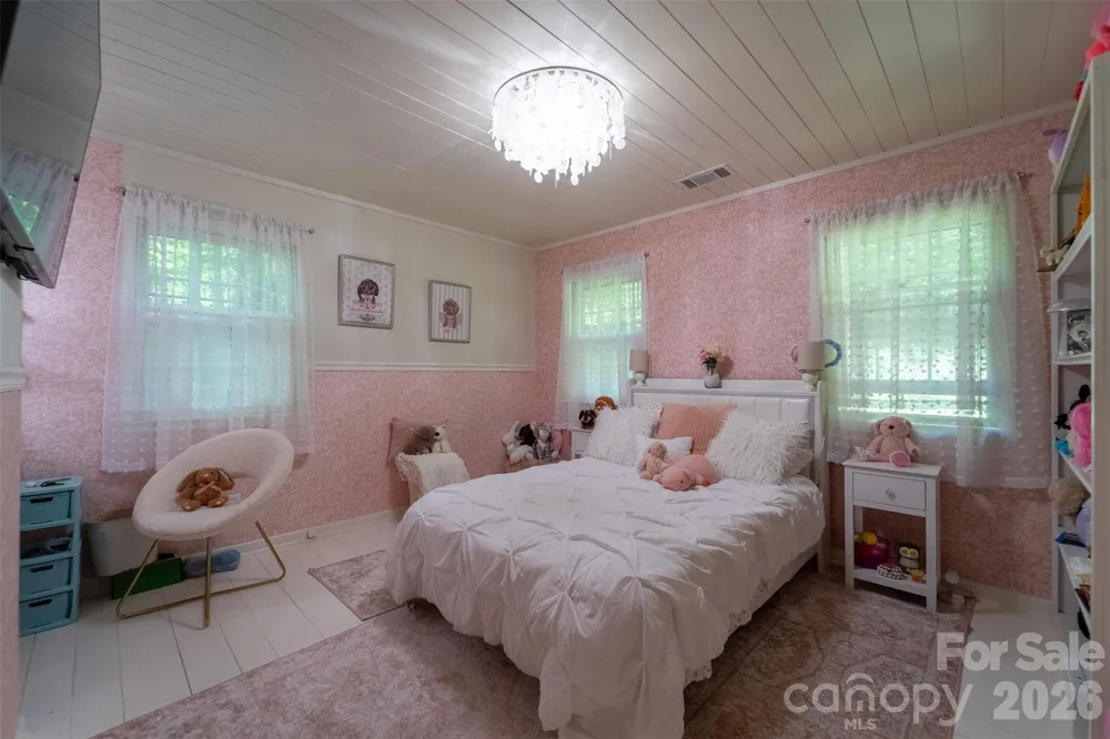 77 Oakwood Lane Sylva, NC 28779