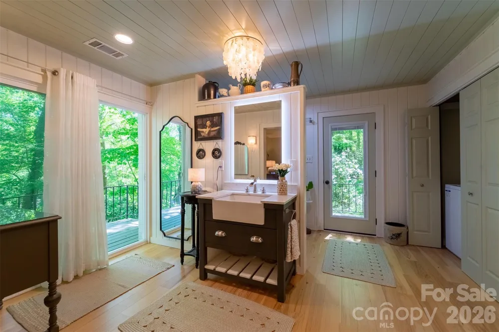 77 Oakwood Lane Sylva, NC 28779