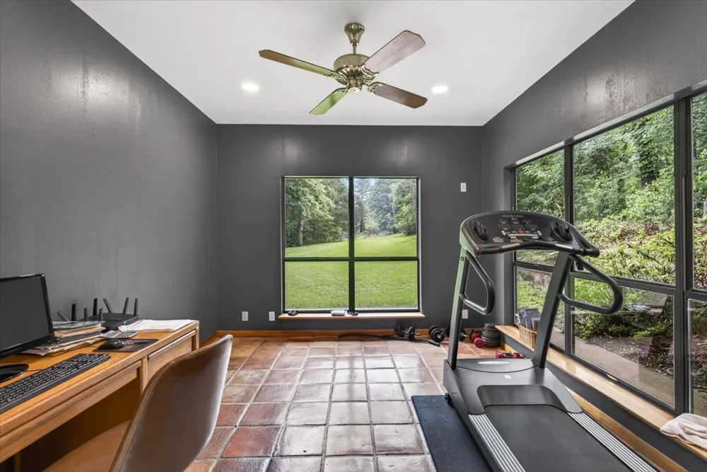 906 Valle Vista Drive Athens, TX 75751