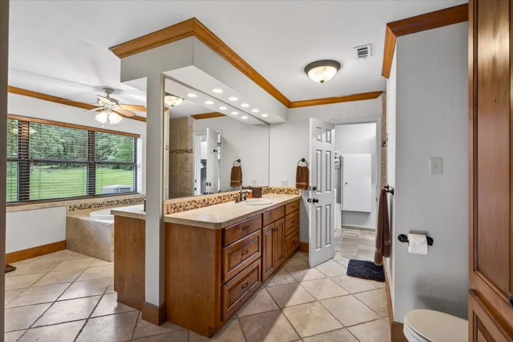 906 Valle Vista Drive Athens, TX 75751