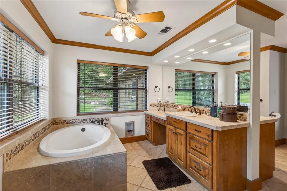 906 Valle Vista Drive Athens, TX 75751