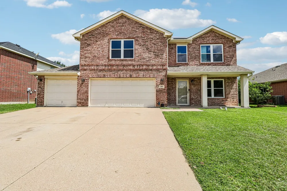 704 Partridge Drive Saginaw, TX 76131