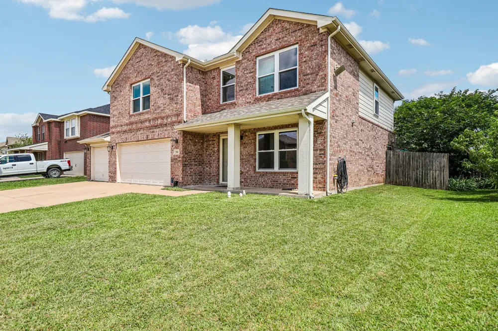 704 Partridge Drive Saginaw, TX 76131