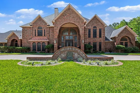 4400 Eaton Circle