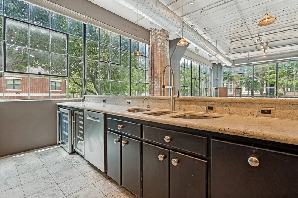 2220 Canton Street #101 Dallas, TX 75201