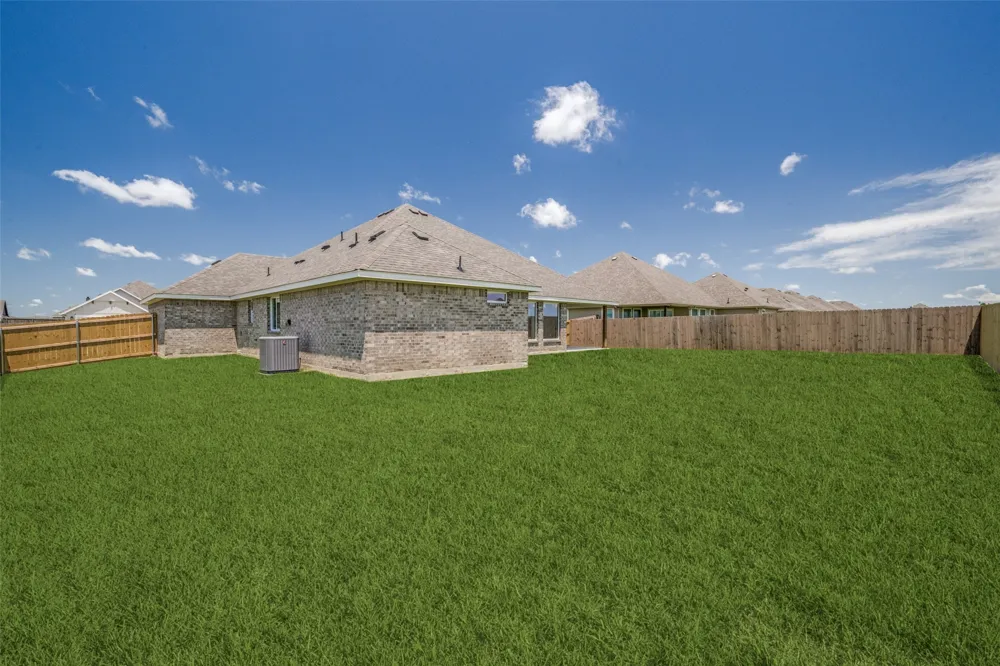 200 Clay Ranch Valley View, TX 76272