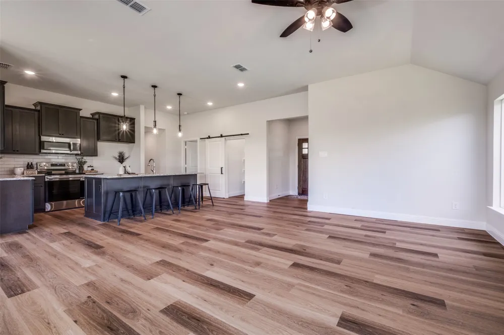 200 Clay Ranch Valley View, TX 76272