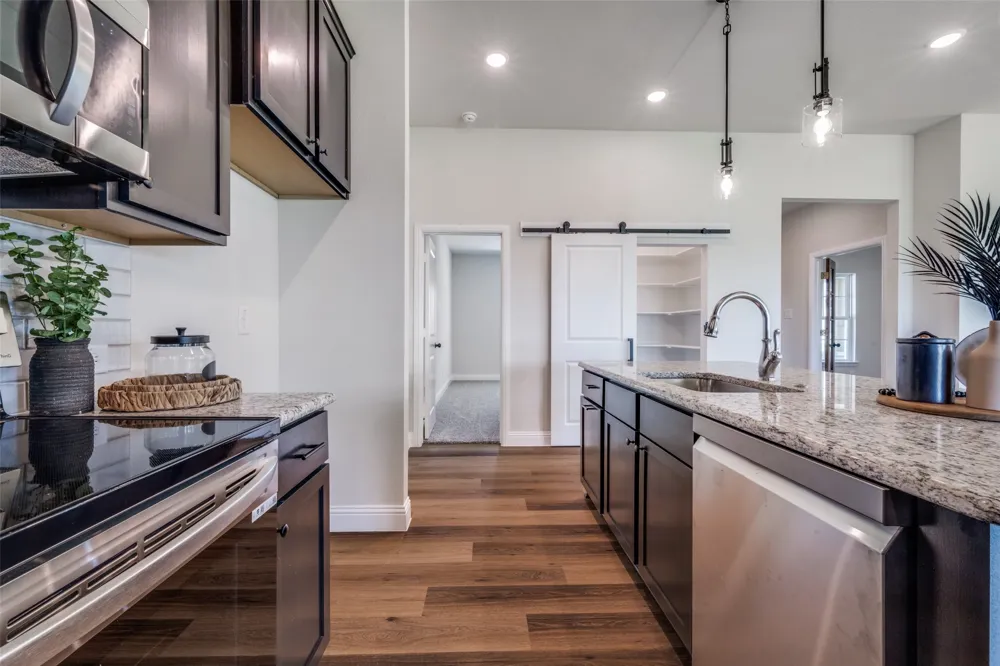 200 Clay Ranch Valley View, TX 76272