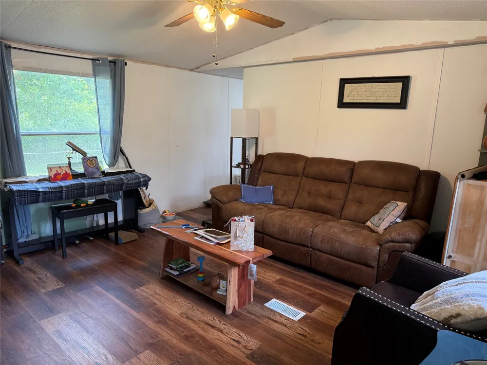 276 CR 3201 Jacksonville, TX 75766