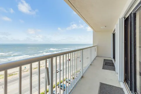 7700 Seawall Boulevard #703