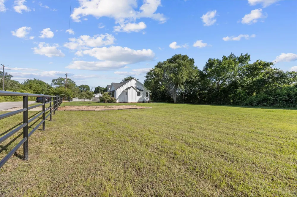 2021 Strangmeier Road Brenham, TX 77833