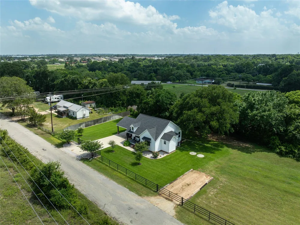2021 Strangmeier Road Brenham, TX 77833