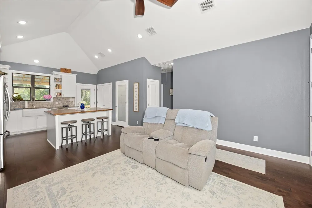 2021 Strangmeier Road Brenham, TX 77833
