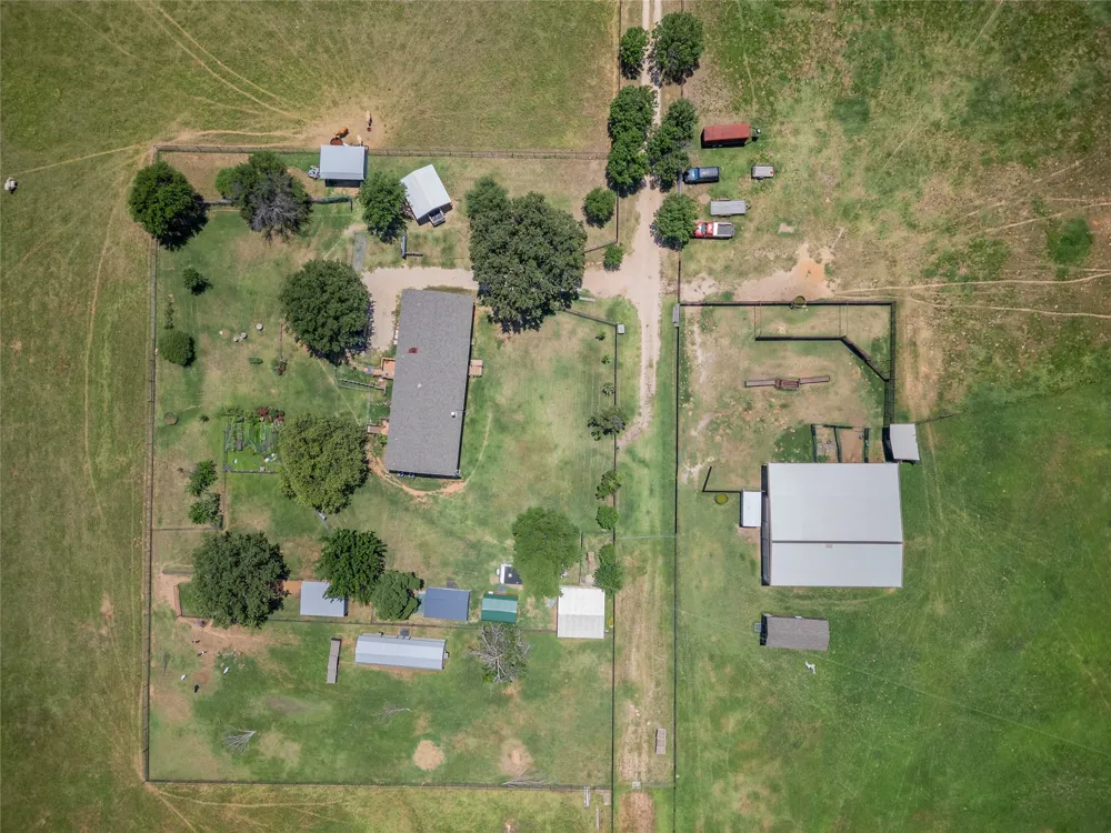198 Private Road 1648 Road Chico, TX 76431