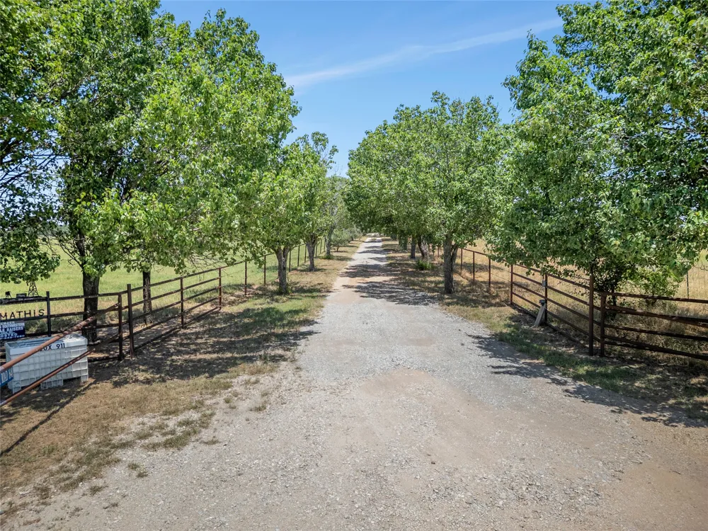 198 Private Road 1648 Road Chico, TX 76431