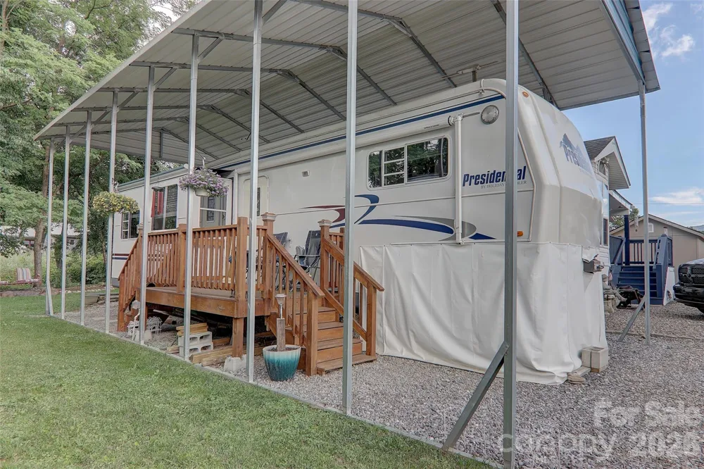 109 Pike Point #203 Waynesville, NC 28785