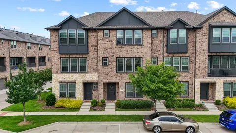 2736 Levee Lane