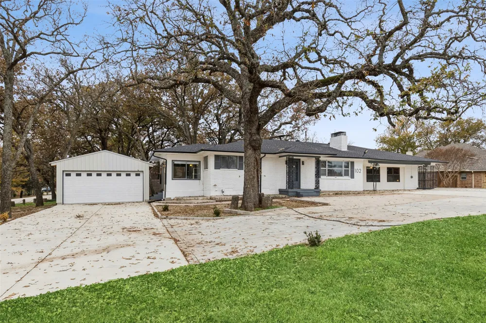 102 Woodland Drive Highland Village, TX 75077