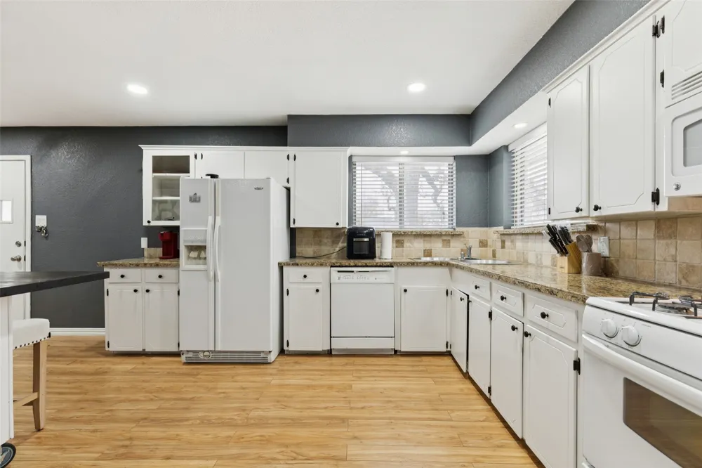 102 Woodland Drive Highland Village, TX 75077