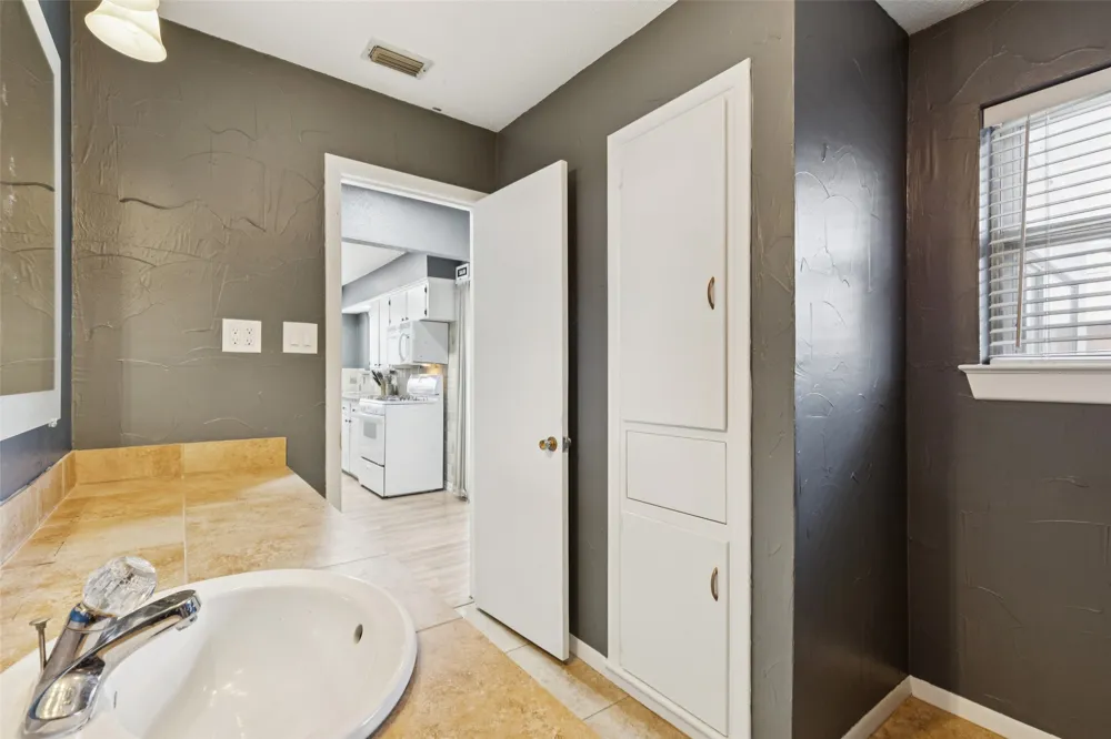 102 Woodland Drive Highland Village, TX 75077