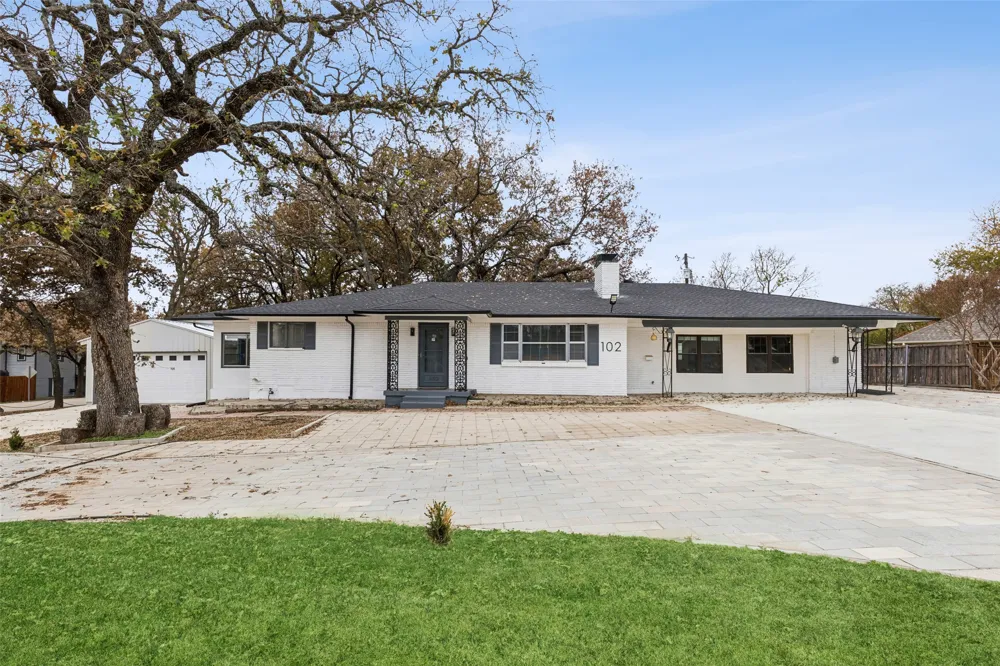 102 Woodland Drive Highland Village, TX 75077