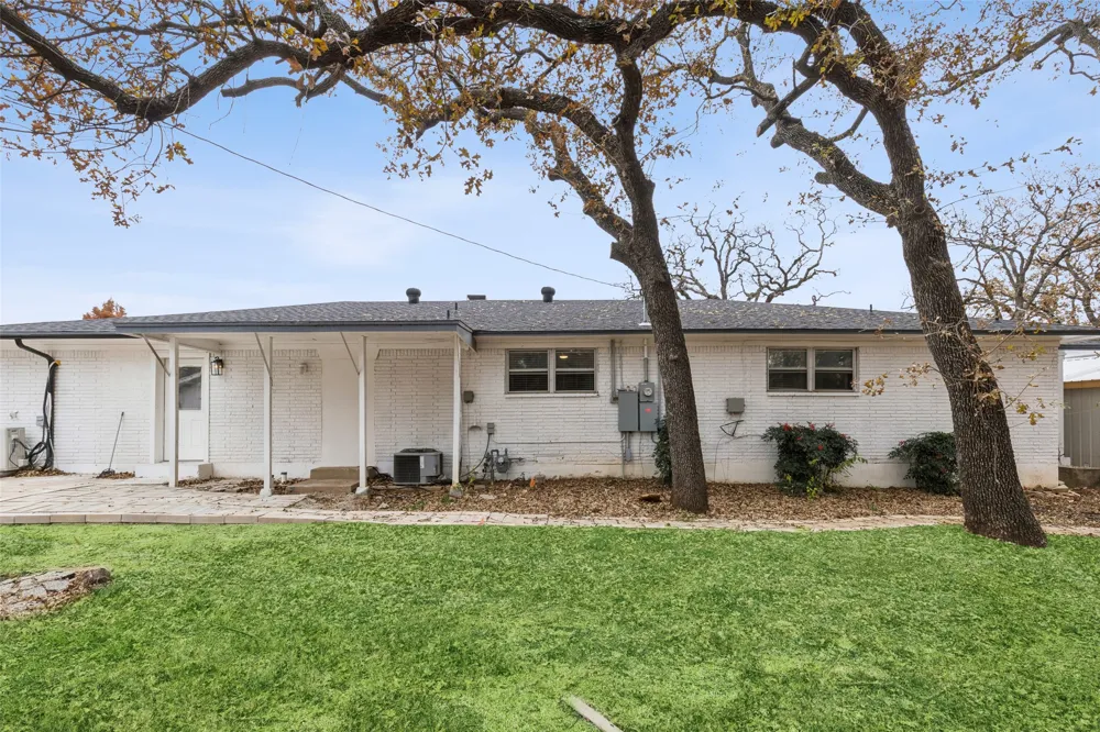 102 Woodland Drive Highland Village, TX 75077