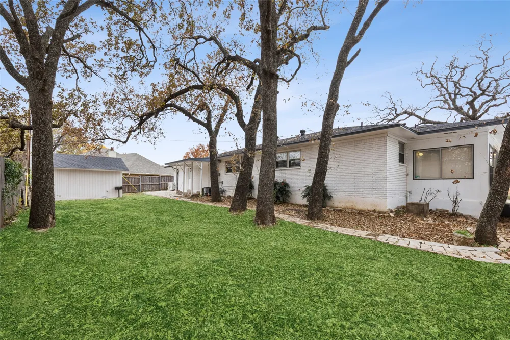 102 Woodland Drive Highland Village, TX 75077