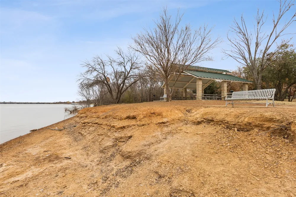 102 Woodland Drive Highland Village, TX 75077