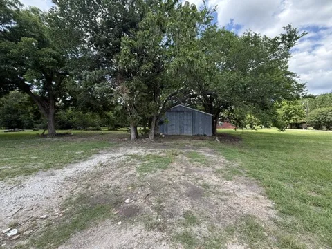 741 E Kaufman Avenue