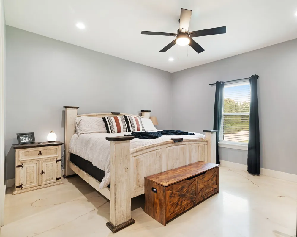 725 Daniel Street Blossom, TX 75416