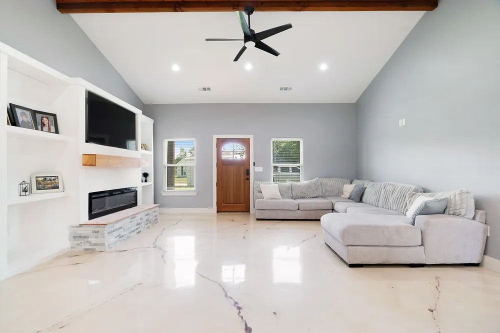 725 Daniel Street Blossom, TX 75416
