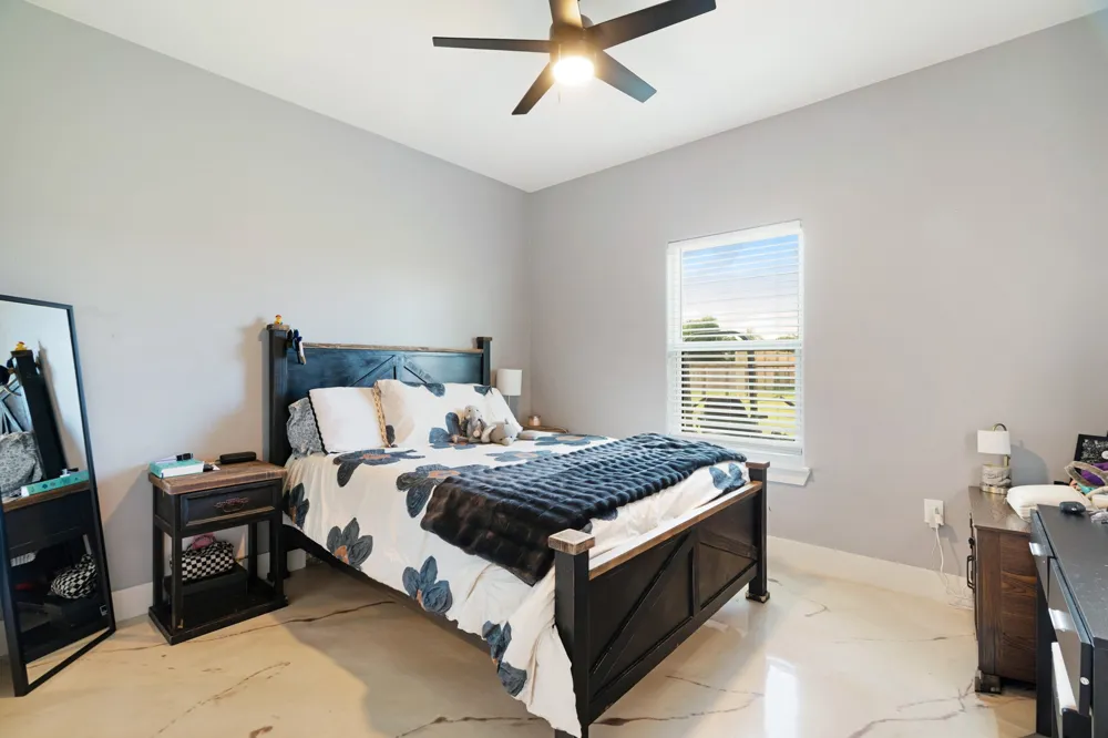 725 Daniel Street Blossom, TX 75416