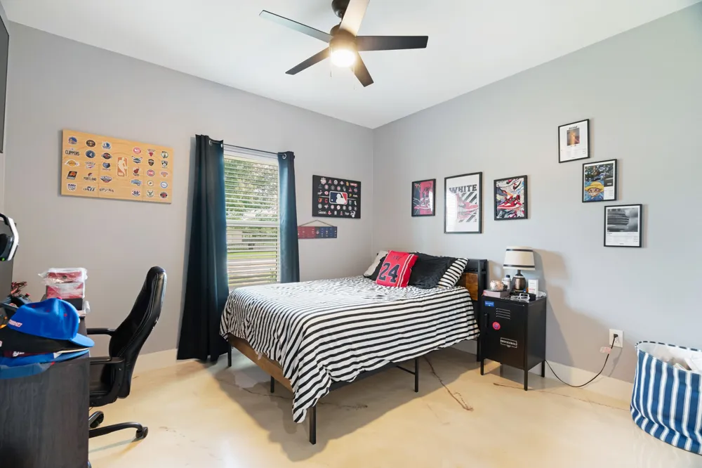 725 Daniel Street Blossom, TX 75416
