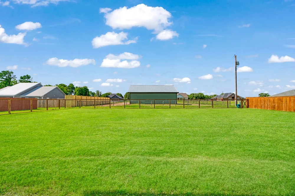 725 Daniel Street Blossom, TX 75416